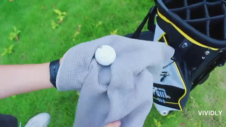 how-to-use-golf-towels-with-a-hole-in-the-middle 